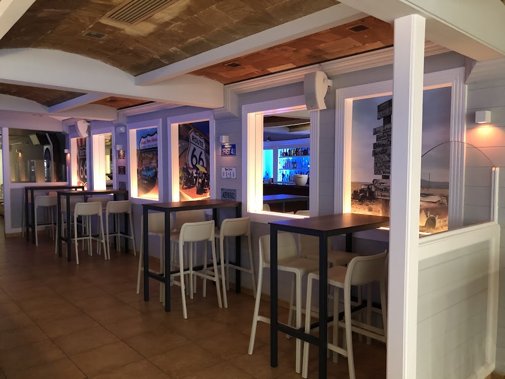 Cafe Pub Ruta 66 Castro Urdiales — Ambiente