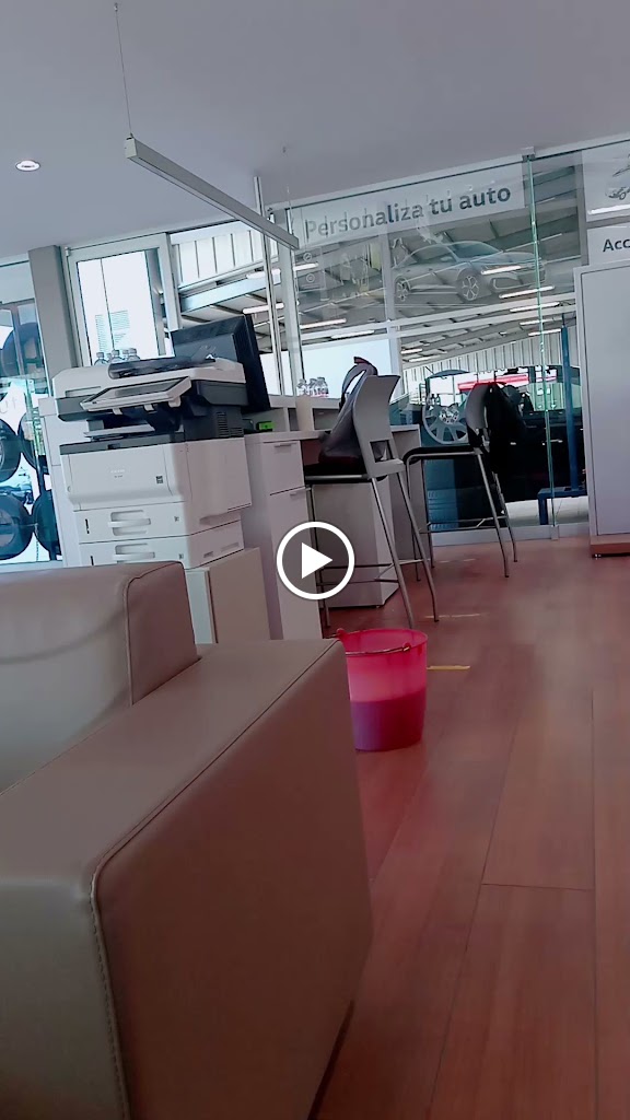 Volkswagen Leon Motors - Lopez Mateos — Videos