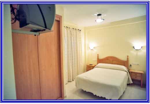 Hostal Restaurante Hermanos Zamora — Habitaciones