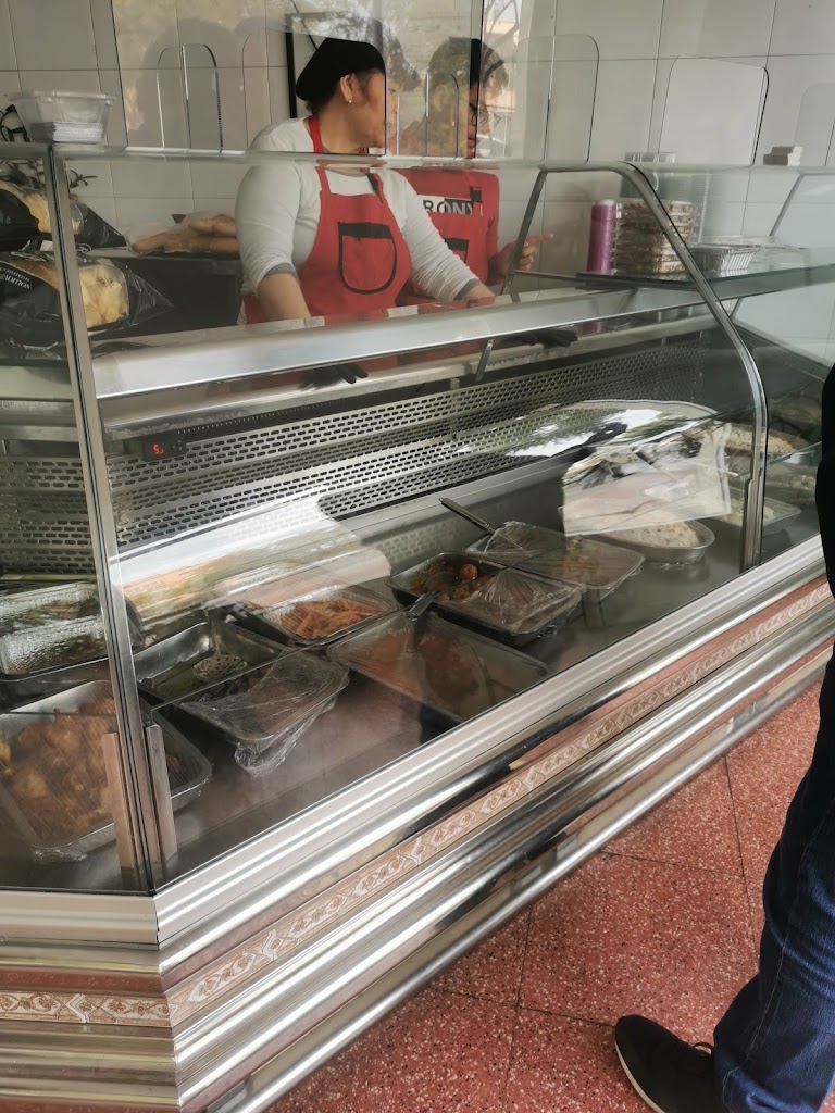 Asador de pollos Azafran — Ambiente
