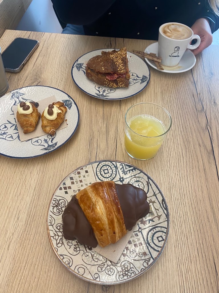 LA TONETA — Cafe