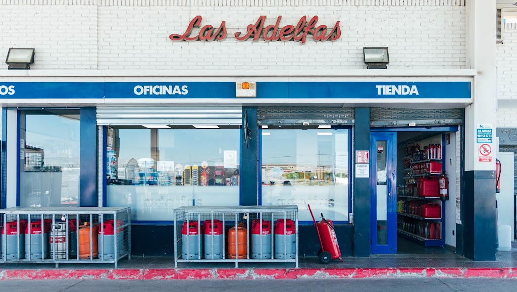 Adelfas - Estacion de Servicio — Exterior