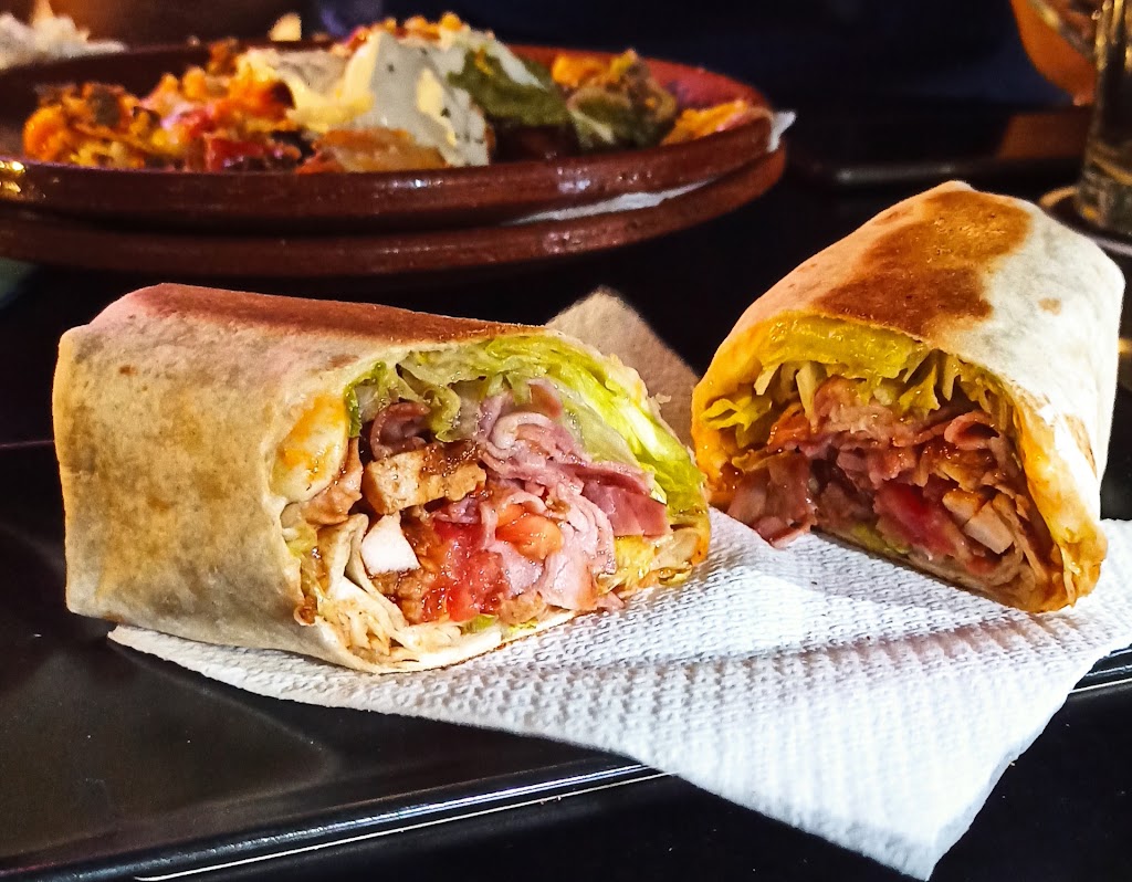 Bar El Callejon — Comida y bebida