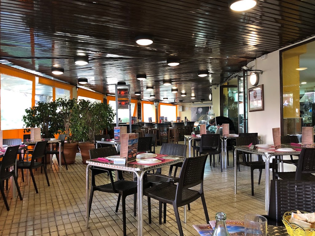Cerveceria La + Fria Marbella — Ambiente