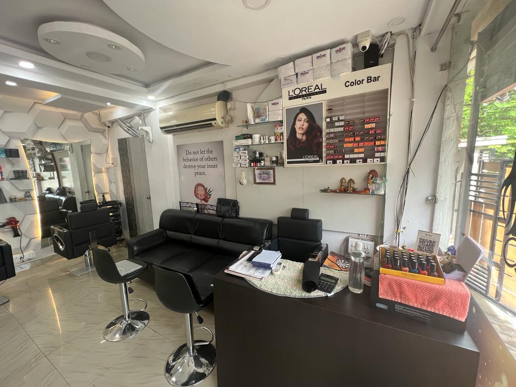 La Bella Vita Hair N Beauty Lounge Family Parlour
