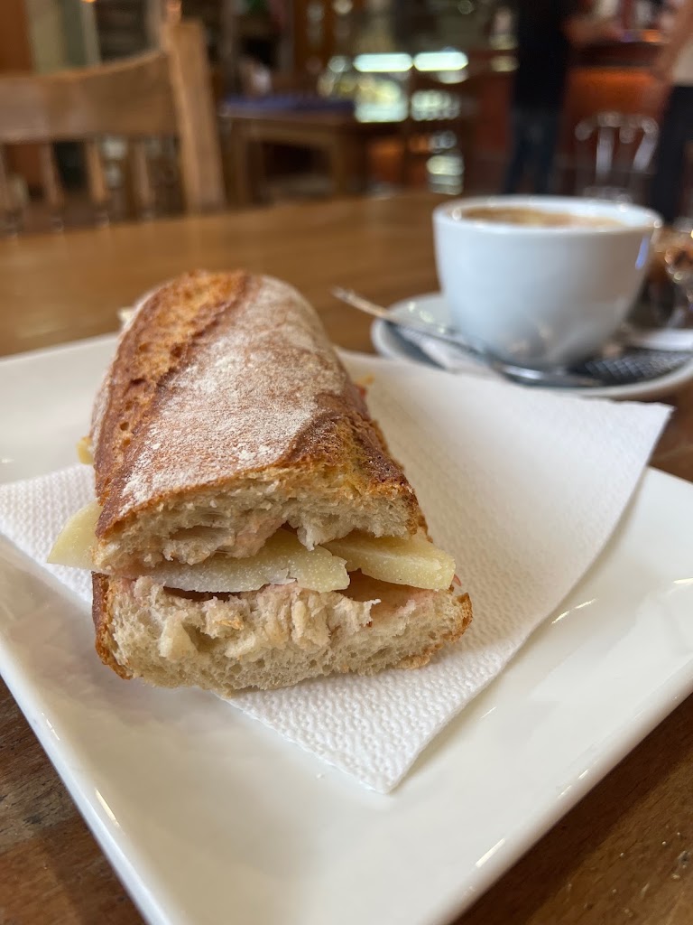 Restaurante Braseria L'Esquineta — Comida y bebida