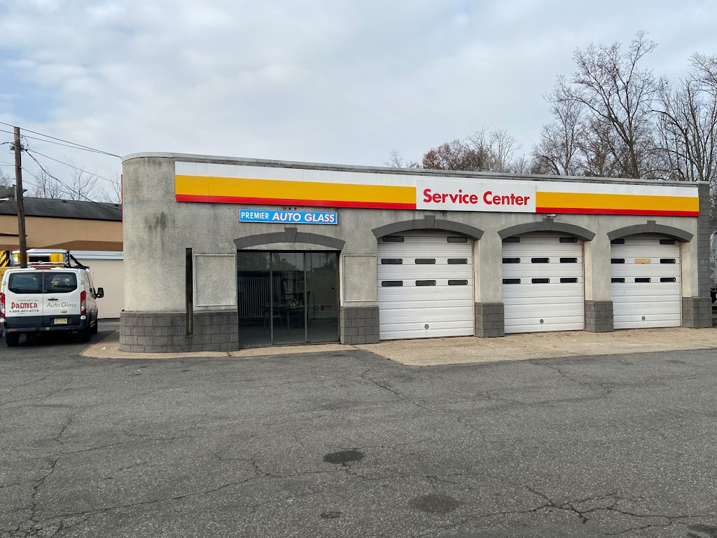 Auto glass shop in Clifton