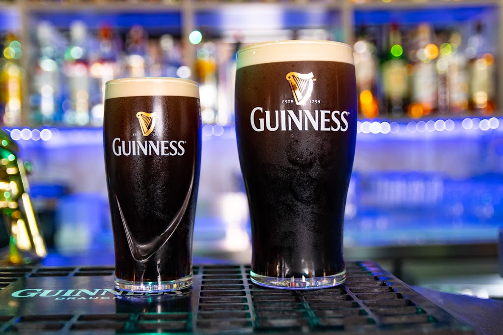 The Big Tree Irish Pub — Comida y bebida