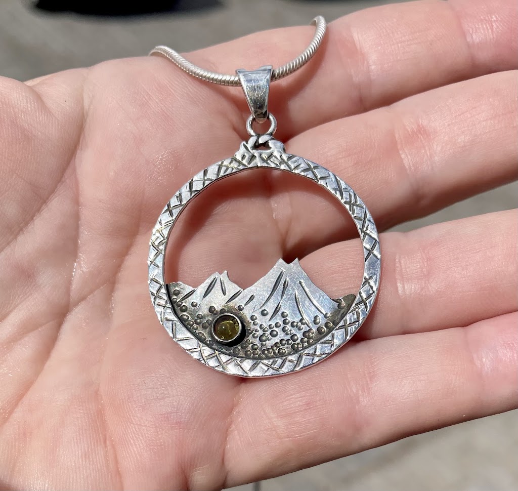 La Isla del Tesoro, Modeschmuckgeschaft Lavaschmuck Olivinschmuck Edelsteinschmuck