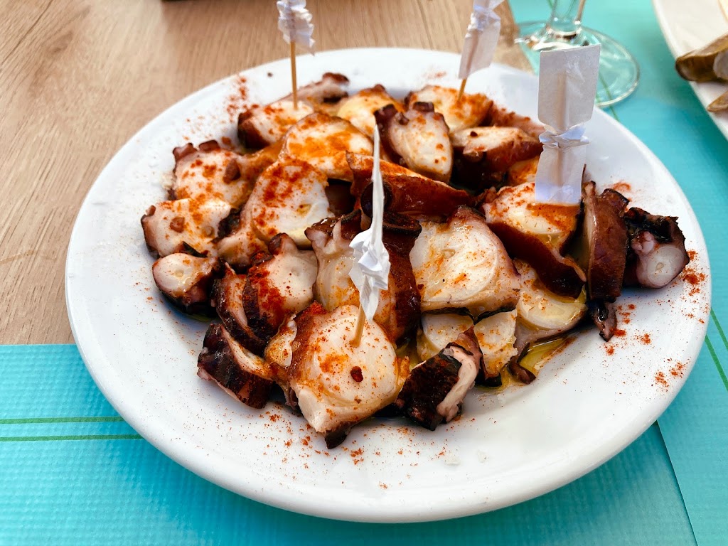 Restaurante O Eirado - vinos e tapas — Comida y bebida