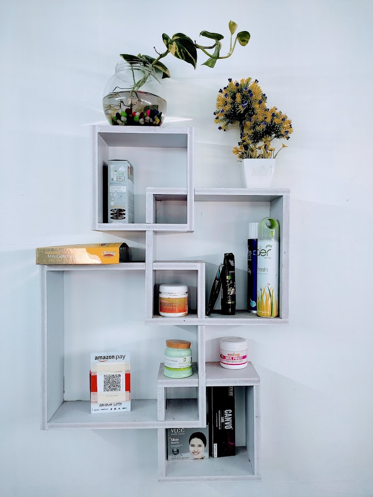 No Name Beauty Parlour