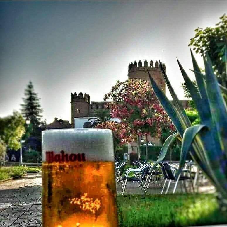 Bar El Encinar Plaza — Comida y bebida
