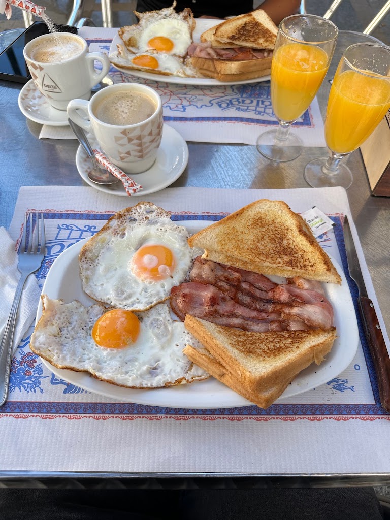 Cafe BAR Central — Comida y bebida