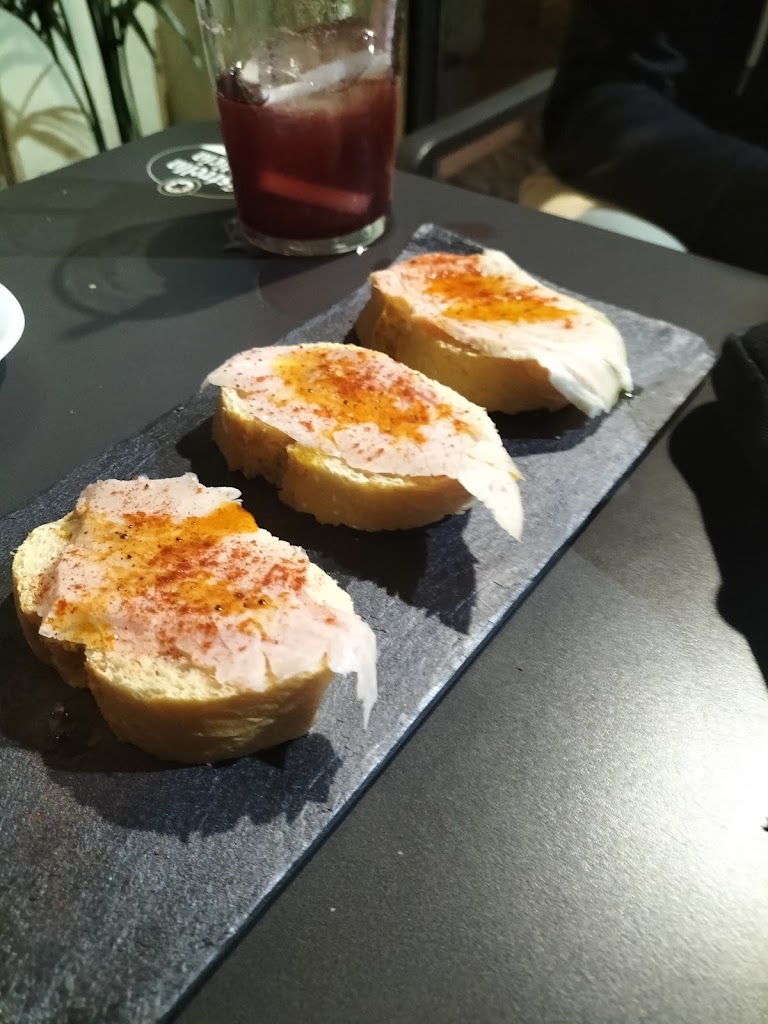 La Dolores — Comida y bebida