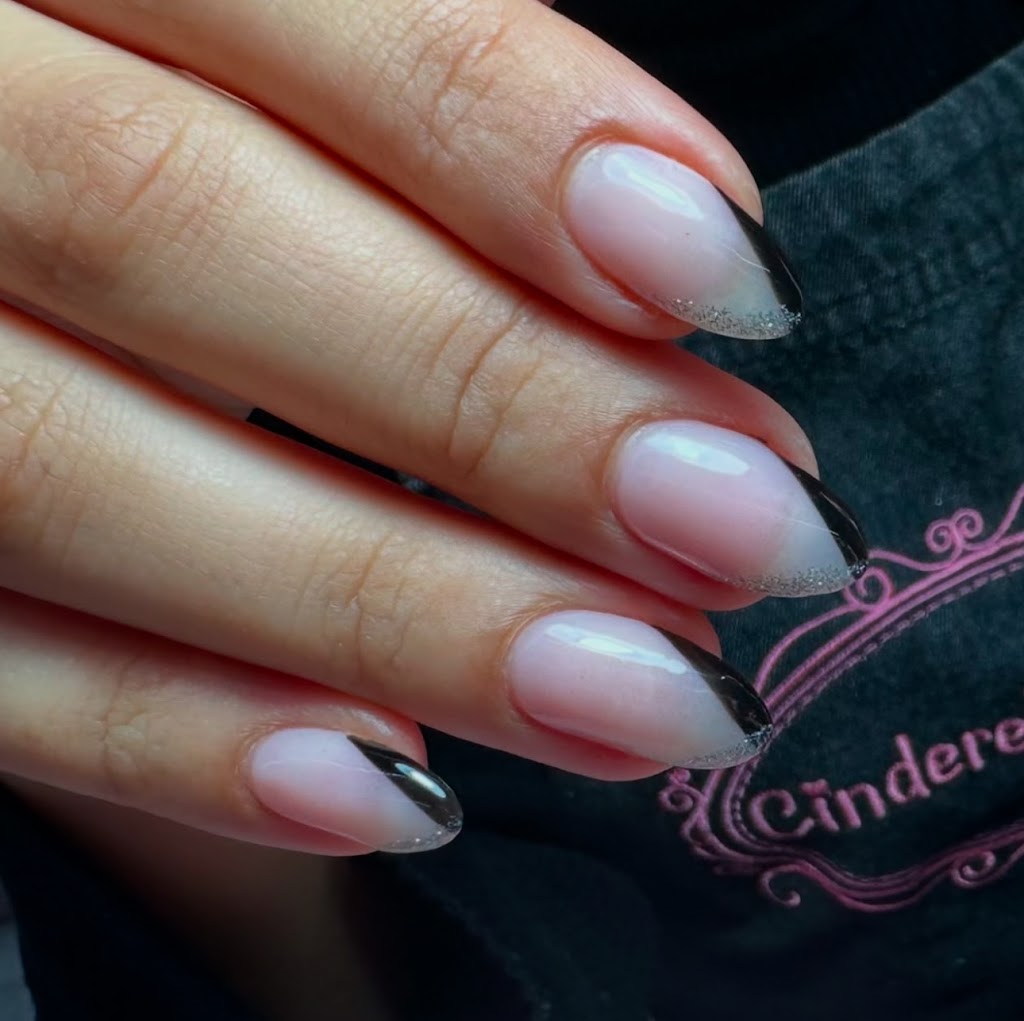 Cinderella Nails Carballo — Del propietario
