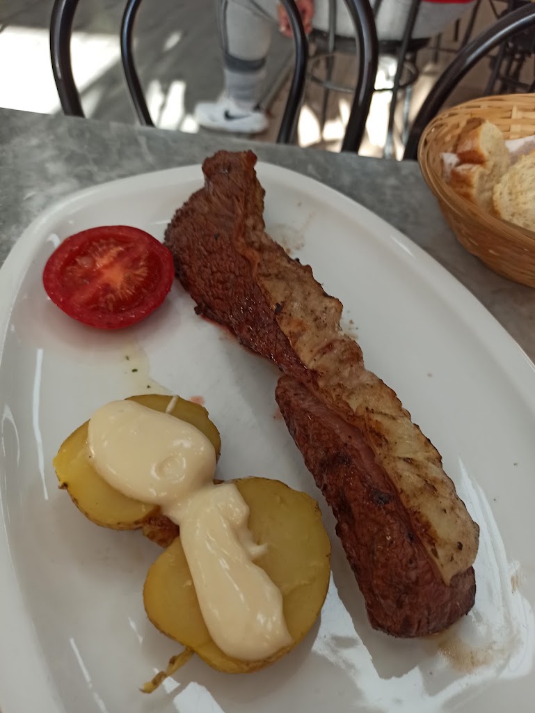 Los Almendros 2 La Nau — Comida y bebida