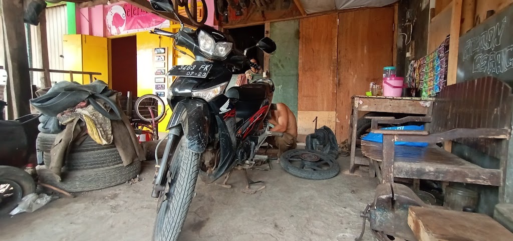 TAMBAL BAN SAPUT MOTOR DAN MOBIL