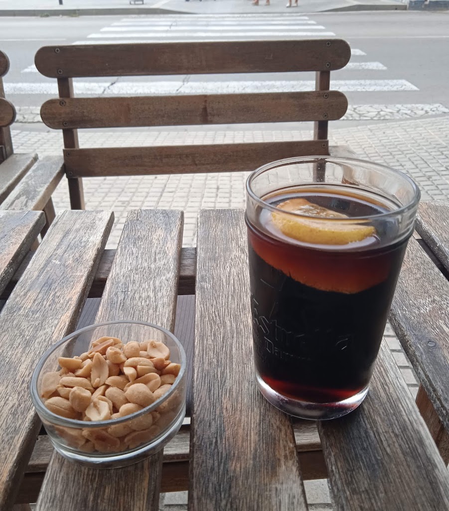 Taverna del Mar — Comida y bebida