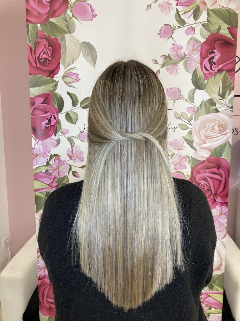 Roots Hair Salon — Peinado