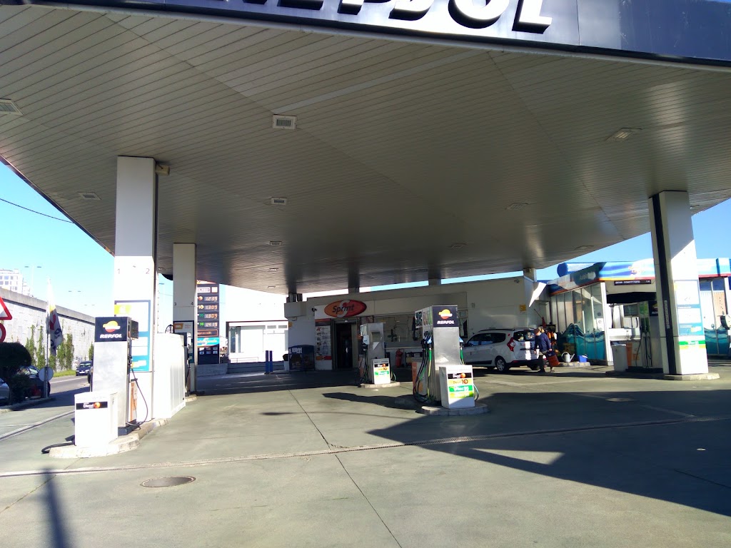 Estacion de Servicio Repsol — Surtidor de combustible