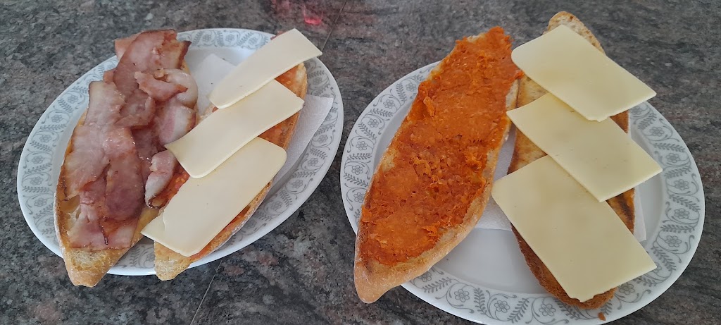 Bar Cafeteria Cris — Comida y bebida