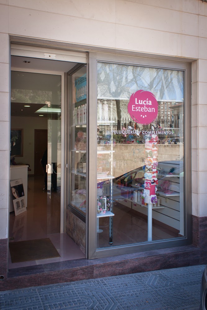 Lucia Esteban peluqueria y complementos — Exterior