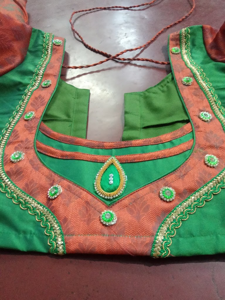 Sri Maha Ladies Beauty Parlour Stitching