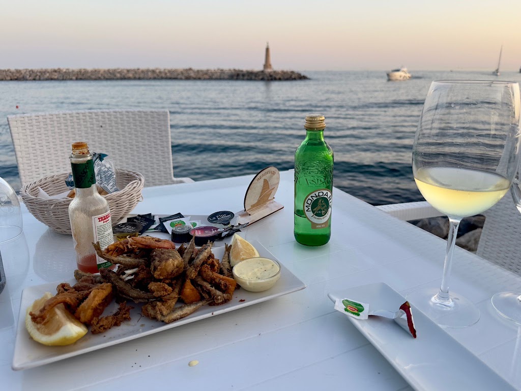 Restaurante La Bocana — Comida y bebida