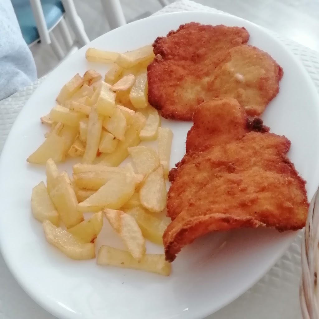 Restaurante cafeteria Silvia — Comida y bebida