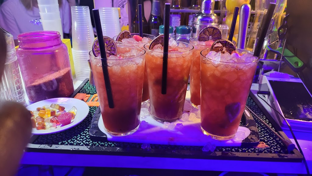 INGENI BAR MUSICAL — Comida y bebida