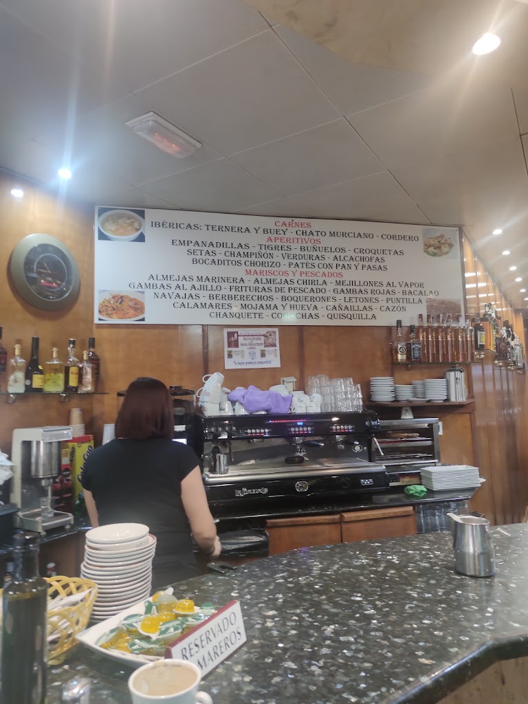 Cafe Bar Espana — Ambiente