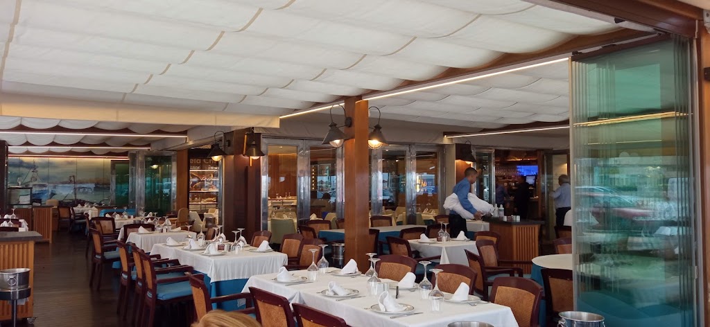 La Carihuela Chica | Restaurante en Fuengirola | Arroces, Mariscos y Pescados — Ambiente