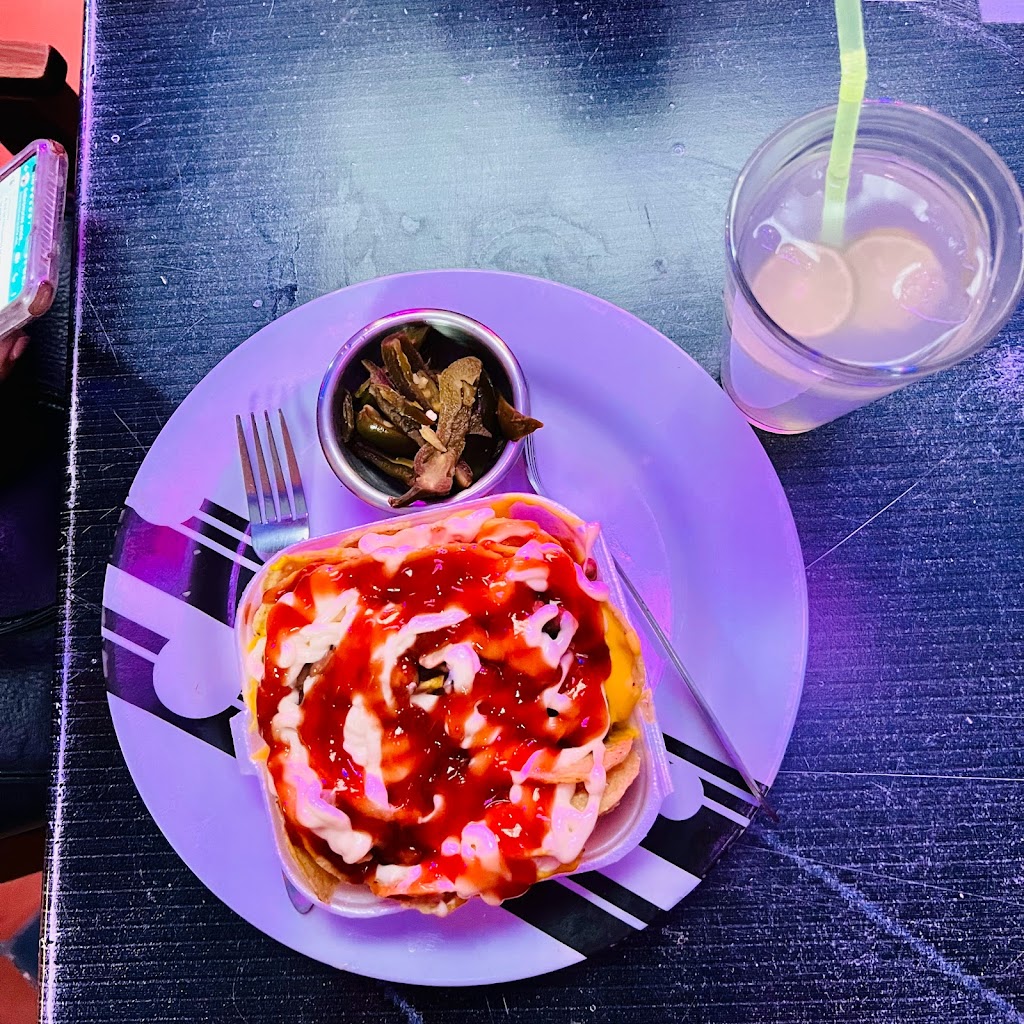 Aca entre nos Karaoke, Bar & Food