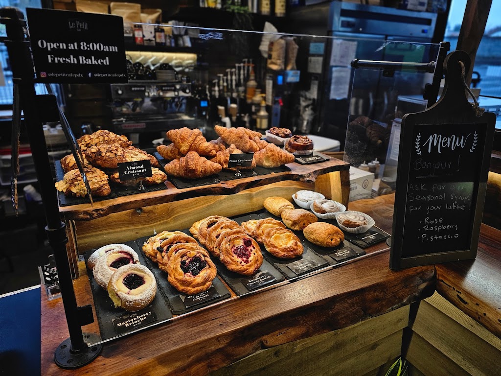 Photo of Le Petit Cafe Troutdale