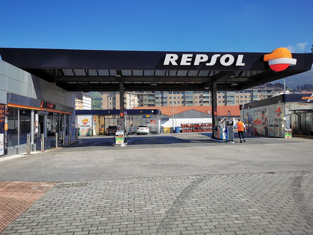 Estacion de Servicio Repsol — Exterior