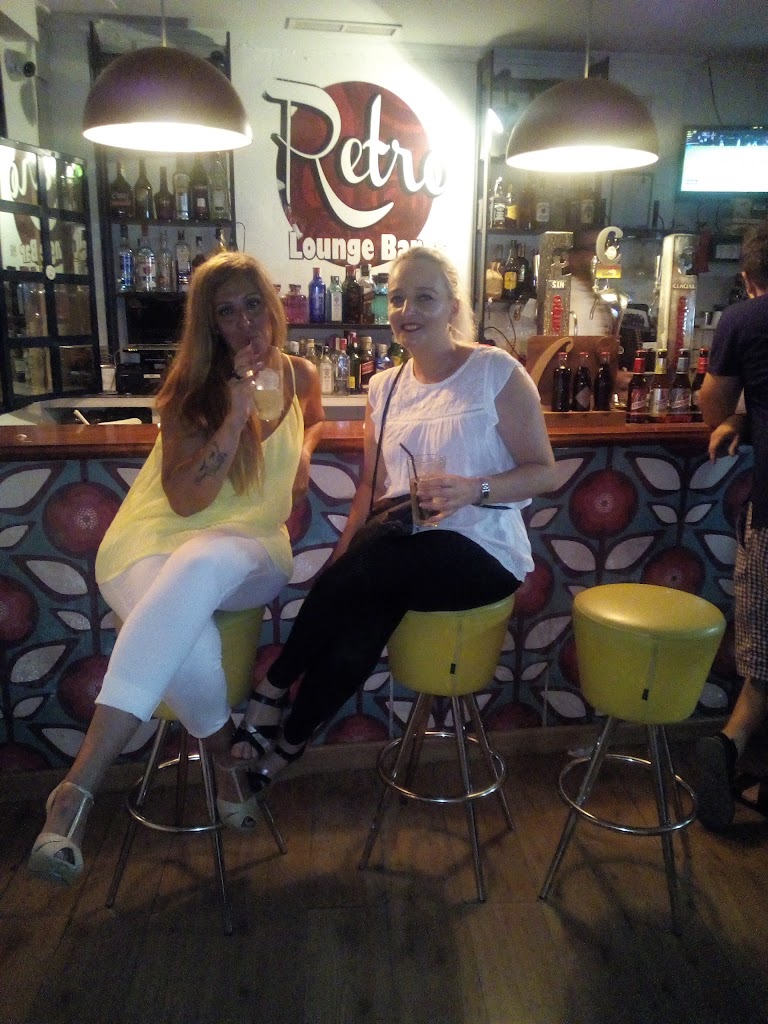 Bar Cafeteria 500 palabras — Ambiente