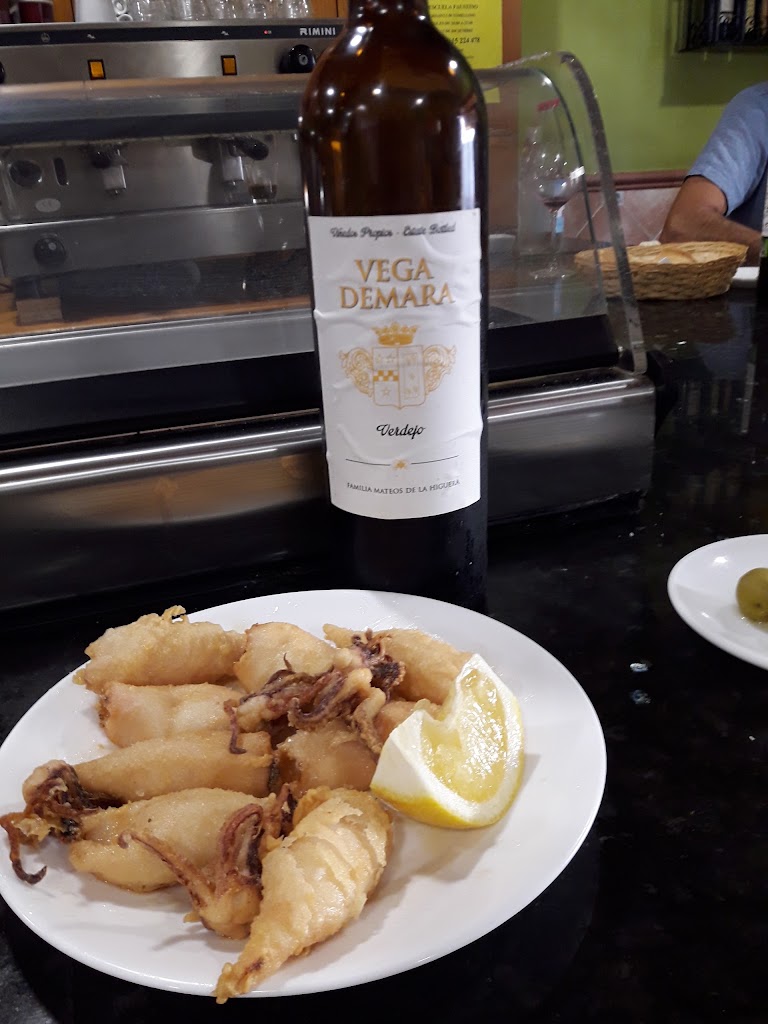 Bar Juanel — Comida y bebida