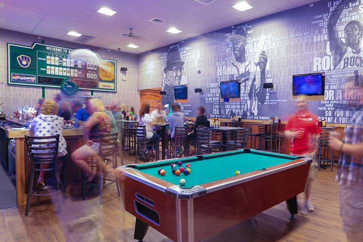  Headquarters Bar & Restaurant