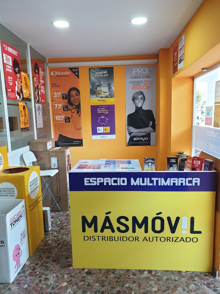 Centros Informaticos Ledesma - tecnico informatico, tienda de informatica en Motril. — Interior