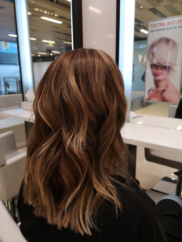 Le Petit Salon Coiffeur, Vilamarina — Peinado