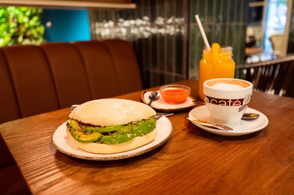 La Tradicion Pan&Coffee — Comida y bebida