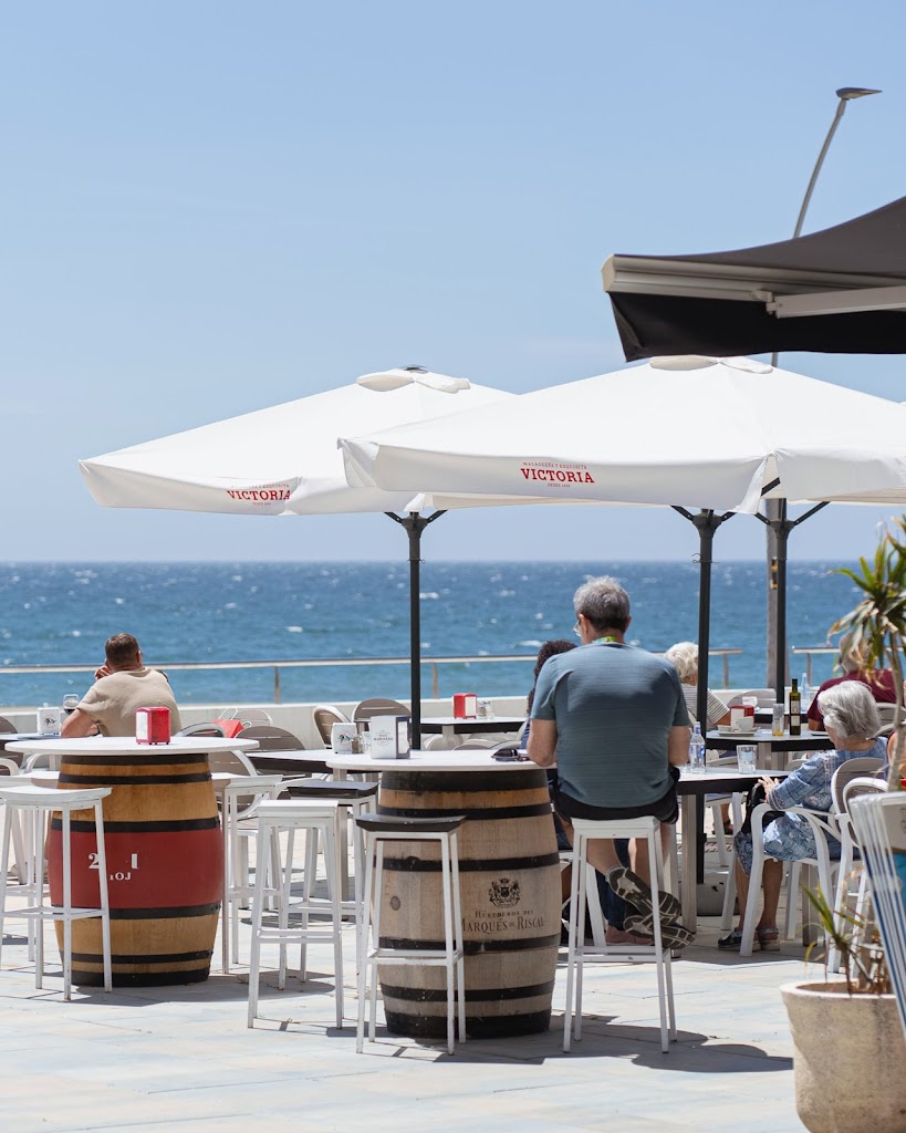 Paralelo 36 GastroBeach - Restaurante frente a la playa en Estepona, Terraza, Comida y Bebida