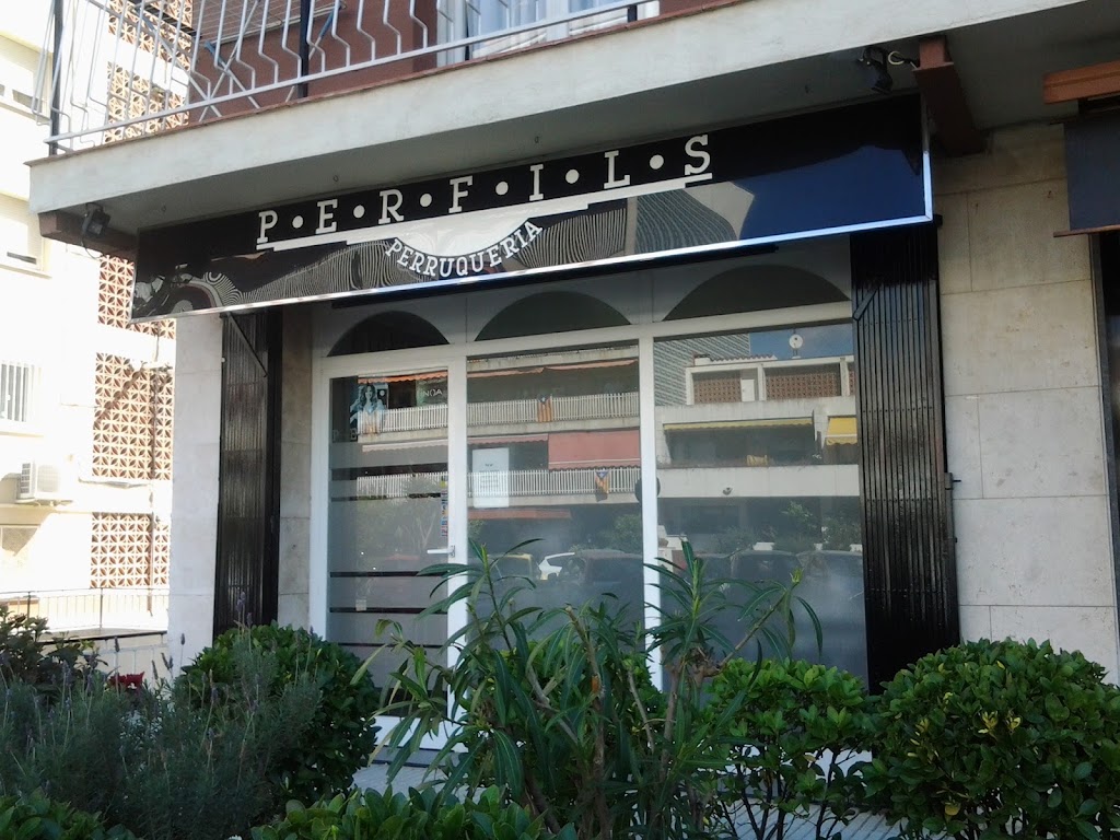 PELUQUERIA PERFILS vilassar de mar — Exterior