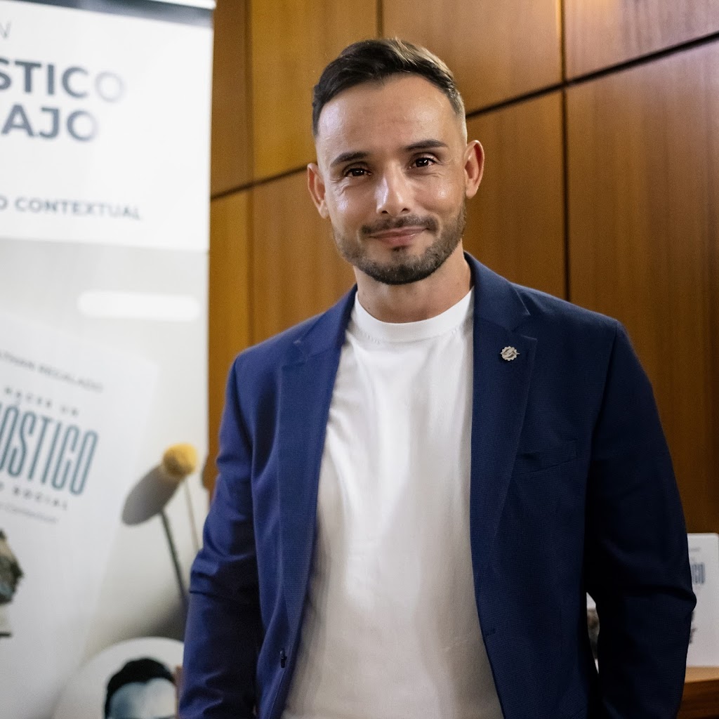 Dr. Jonathan Regalado - Trabajador Social Clinico