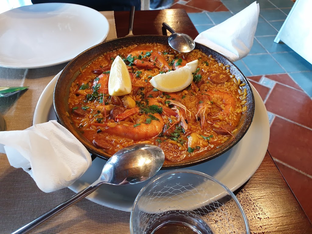 Bar Arepera El Pazo — Comida y bebida