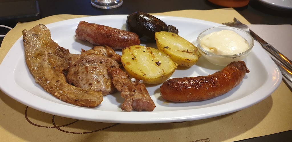 Area 2 Cafeteria Restaurant — Comida y bebida
