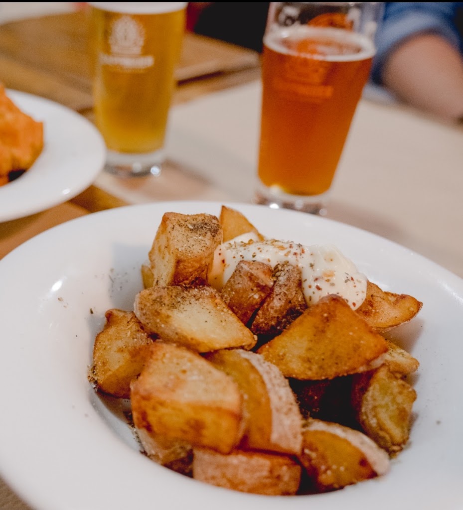 La Fabrica Restaurant Cooperatiu i Cervesa Artesana Capfoguer — Comida y bebida