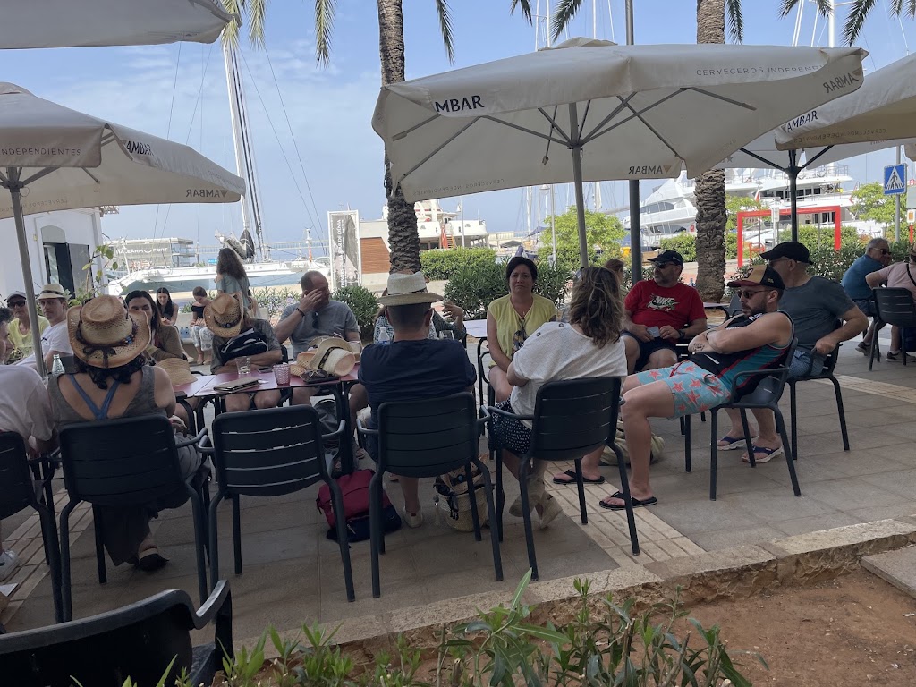 John G.V. Cafe-Bar Restaurante — Ambiente