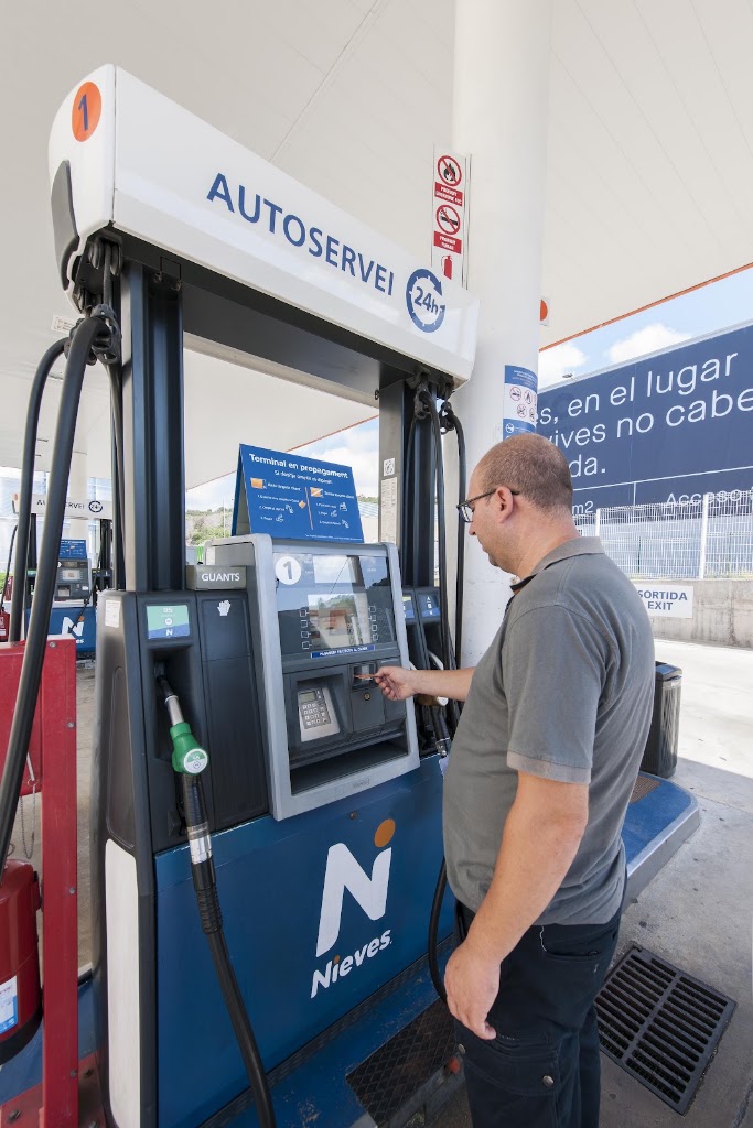 Gasolinera Nieves Sitges — Estacion de servicio