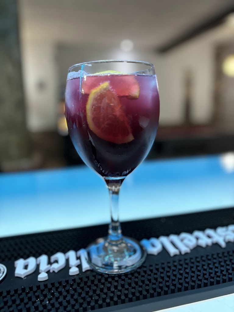 Oasis Lounge — Comida y bebida